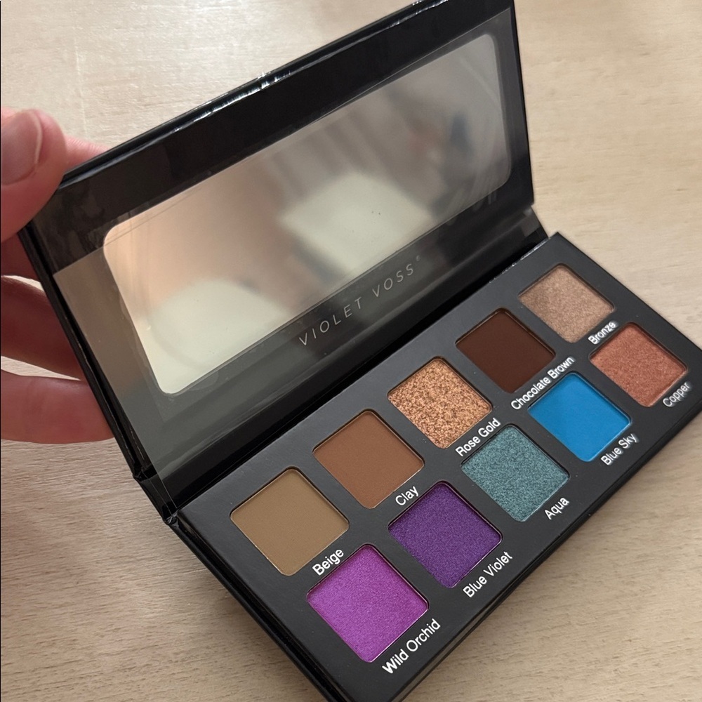 Violet Voss Essentials 2 Eyeshadow Palette - Picture 4 of 5